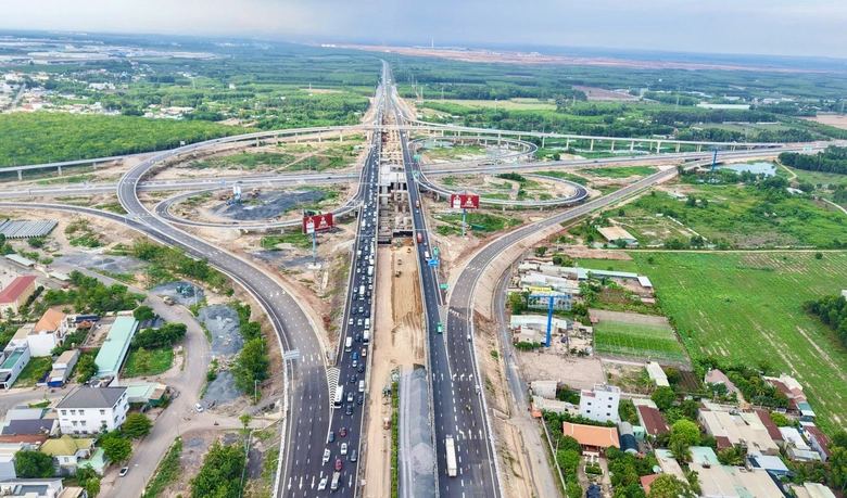 Sắp mở to&agrave;n bộ n&uacute;t giao Long Th&agrave;nh, ho&agrave;n thiện kết nối cao tốc Bi&ecirc;n H&ograve;a - Vũng T&agrave;u- Ảnh 1.