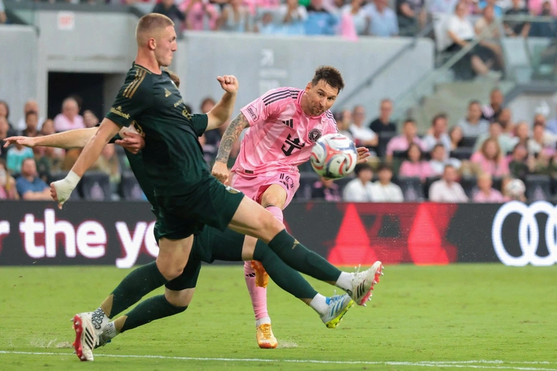 Lionel Messi d&iacute;nh chấn thương, nguy cơ lỡ World Cup 2026?- Ảnh 1.
