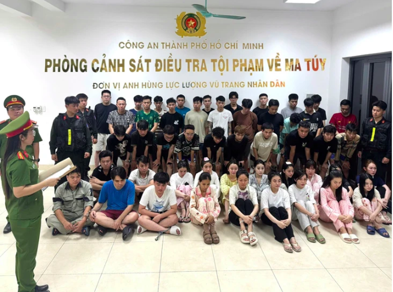 TP.HCM: Bắt 50 người li&ecirc;n quan đến ma t&uacute;y tại qu&aacute;n bar ở phường Vũng T&agrave;u- Ảnh 1.