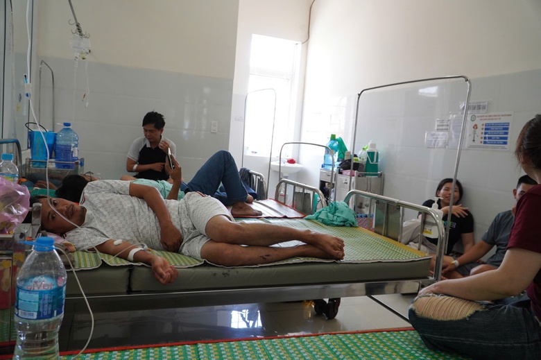 Gia Lai: 39 người nhập viện nghi ngộ độc sau khi ăn b&aacute;nh m&igrave;- Ảnh 1.