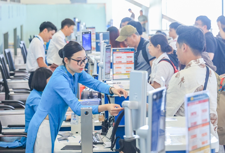 Cục H&agrave;ng kh&ocirc;ng y&ecirc;u cầu tăng cường bảo vệ quyền lợi h&agrave;nh kh&aacute;ch đi m&aacute;y bay- Ảnh 1.
