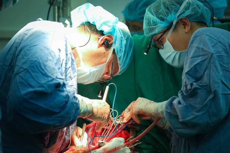 Trong 1 tuần, Bệnh viện Hữu nghị Việt Đức thực hiện th&agrave;nh c&ocirc;ng 21 ca gh&eacute;p tạng- Ảnh 2.