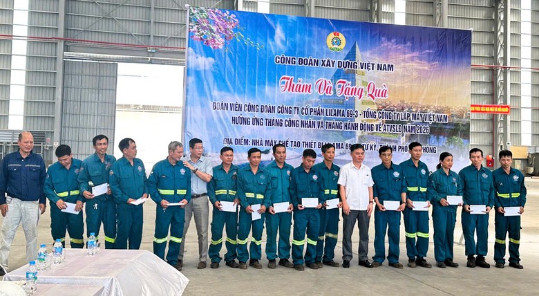 100 phần qu&agrave; trao tận tay người lao động Lilama trong Th&aacute;ng C&ocirc;ng nh&acirc;n- Ảnh 6.