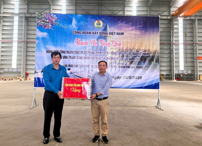 100 phần qu&agrave; trao tận tay người lao động Lilama trong Th&aacute;ng C&ocirc;ng nh&acirc;n- Ảnh 2.