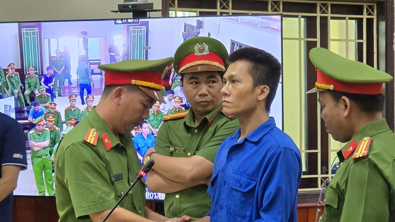 Hai bị cáo dùng súng cướp ngân hàng ở Gia Lai lĩnh án- Ảnh 2. Hai bị cáo dùng súng cướp ngân hàng ở Gia Lai lĩnh án- Ảnh 2.