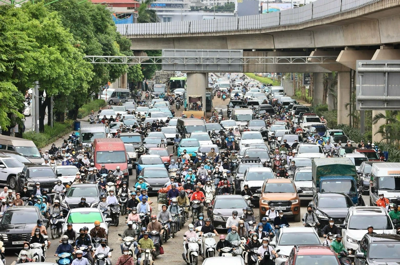 H&agrave; Nội tr&igrave;nh cơ chế hạn chế phương tiện c&aacute; nh&acirc;n, th&uacute;c đẩy giao th&ocirc;ng xanh- Ảnh 1.