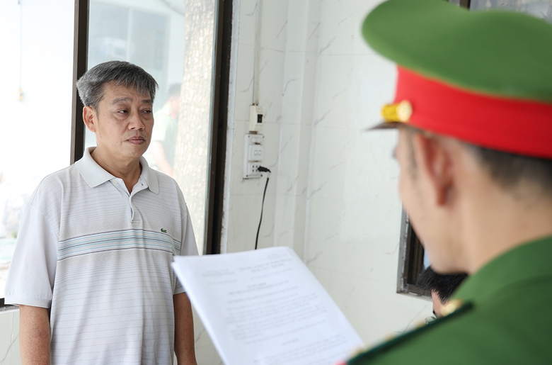 An Giang: Khởi tố, tạm giam đối tượng lừa đảo chiếm đoạt 80 tỷ đồng đ&aacute;o hạn ng&acirc;n h&agrave;ng - Ảnh 1.