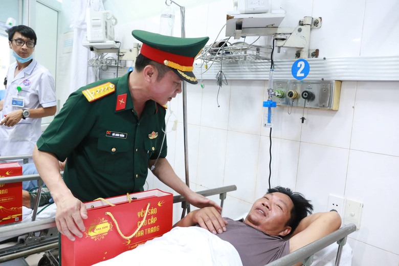 Sức khỏe 11 thuyền vi&ecirc;n vụ t&agrave;u c&aacute; ch&igrave;m tr&ecirc;n biển Hải Ph&ograve;ng hiện ra sao?- Ảnh 1.