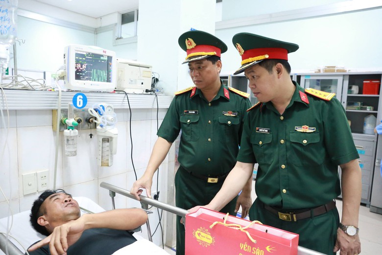 Sức khỏe 11 thuyền vi&ecirc;n vụ t&agrave;u c&aacute; ch&igrave;m tr&ecirc;n biển Hải Ph&ograve;ng hiện ra sao?- Ảnh 2.