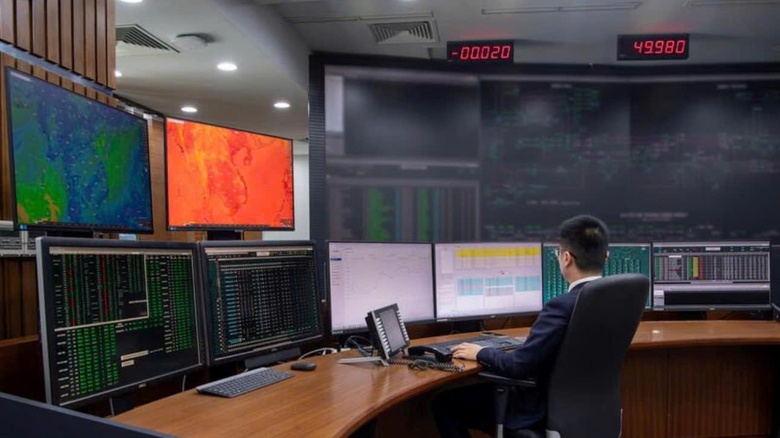 Cao điểm nắng n&oacute;ng m&ugrave;a h&egrave; 2026: B&agrave;i học điều h&agrave;nh giữ vững hệ thống điện quốc gia- Ảnh 1.