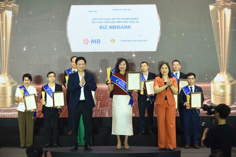 MB ghi dấu ấn với 5 giải thưởng Sao Khuê 2026- Ảnh 2. MB ghi dấu ấn với 5 giải thưởng Sao Khuê 2026- Ảnh 2.