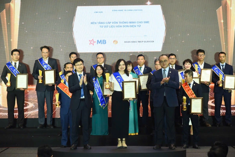 MB ghi dấu ấn với 5 giải thưởng Sao Khuê 2026- Ảnh 3. MB ghi dấu ấn với 5 giải thưởng Sao Khuê 2026- Ảnh 3.