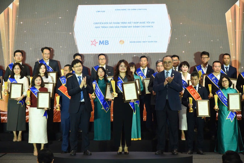 MB ghi dấu ấn với 5 giải thưởng Sao Khuê 2026- Ảnh 5. MB ghi dấu ấn với 5 giải thưởng Sao Khuê 2026- Ảnh 5.