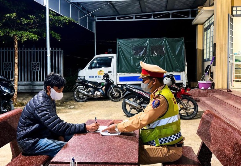 Đắk Lắk: Li&ecirc;n tiếp ph&aacute;t hiện t&agrave;i xế dương t&iacute;nh với ma t&uacute;y- Ảnh 1.