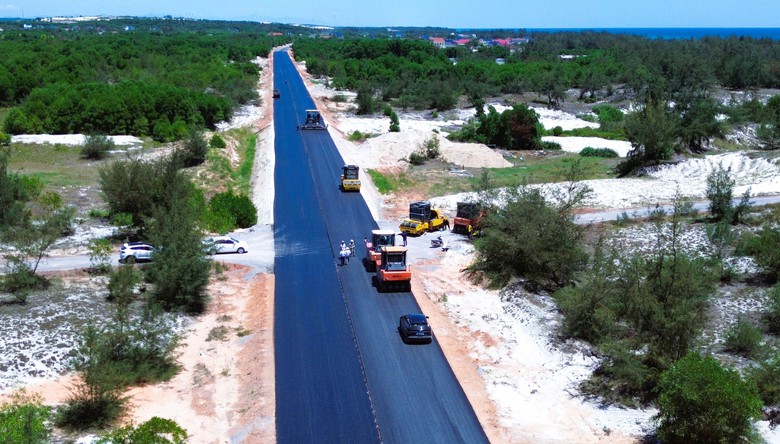 Gỡ vướng mặt bằng, đẩy nhanh thi c&ocirc;ng dự &aacute;n đường ven biển hơn 2.480 tỷ đồng ở Quảng Trị- Ảnh 1.