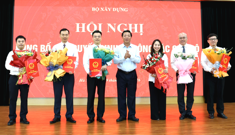 Bộ X&acirc;y dựng c&ocirc;ng bố quyết định điều động, bổ nhiệm 6 nh&acirc;n sự quan trọng- Ảnh 1.