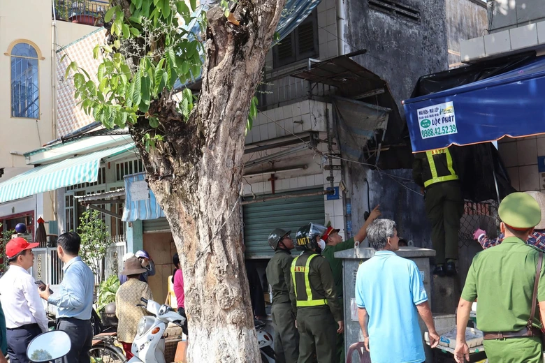 Mạnh tay xử l&yacute;, chấn chỉnh t&igrave;nh trạng lấn chiếm vỉa h&egrave; l&ograve;ng đường của nhiều tuyến phố- Ảnh 3.