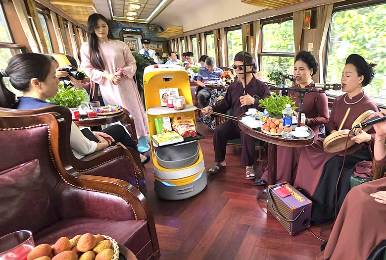 Đường sắt đưa v&agrave;o khai th&aacute;c thử toa xe chỉ huy t&iacute;ch hợp c&ocirc;ng nghệ số- Ảnh 2.