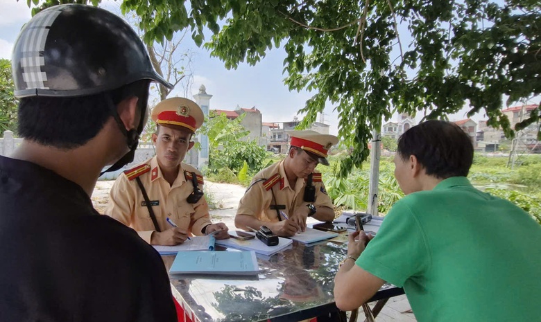 Bắc Ninh: H&agrave;ng loạt xe đưa đ&oacute;n v&agrave; c&ocirc;ng nh&acirc;n bị xử phạt v&igrave; &ldquo;qu&ecirc;n&rdquo; camera AI- Ảnh 2.