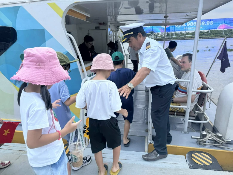 Mở rộng bu&yacute;t s&ocirc;ng, TP.HCM từng bước h&igrave;nh th&agrave;nh mạng lưới giao th&ocirc;ng thủy li&ecirc;n ho&agrave;n- Ảnh 2.