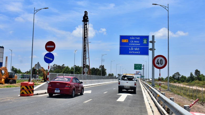 C&agrave; Mau: Cao tốc đưa v&agrave;o khai th&aacute;c, kh&aacute;ch du lịch dịp lễ 30/4-1/5 tăng vọt- Ảnh 1.
