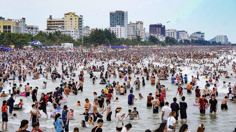 Hai đợt nghỉ lễ, nhiều địa phương thu h&agrave;ng ngh&igrave;n tỷ đồng từ du lịch- Ảnh 1.
