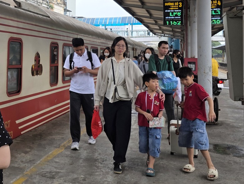 Vượt biến động nhi&ecirc;n liệu, vận tải đường sắt tăng trưởng ấn tượng- Ảnh 1.