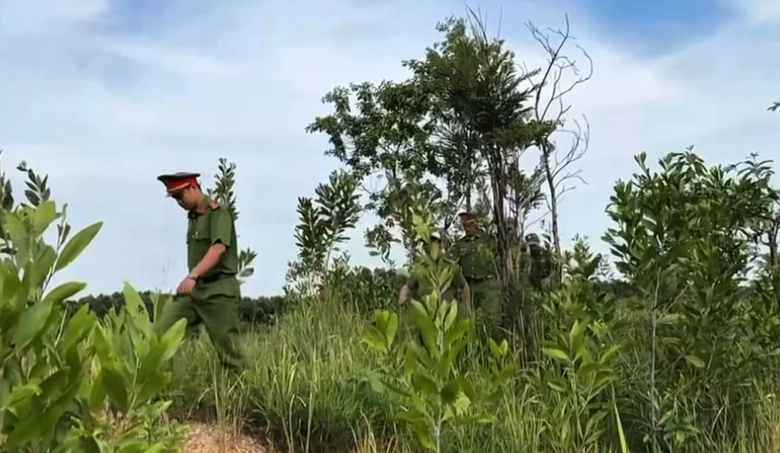 C&ocirc;ng an TP Đồng Nai tặng nước, dọn đường gi&uacute;p người d&acirc;n về nh&agrave; an to&agrave;n sau kỳ nghỉ lễ- Ảnh 3.