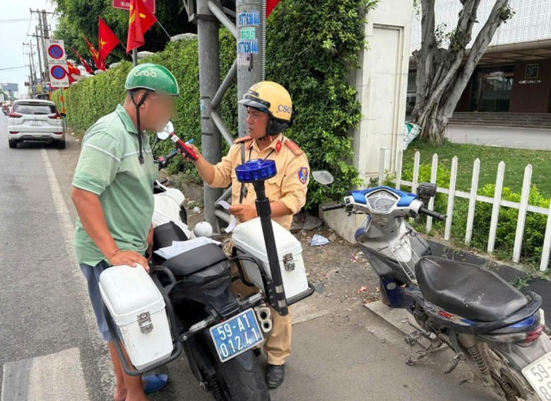 TP.HCM: Hơn 130 t&agrave;i xế vi phạm nồng độ cồn bị xử l&yacute; trong 3 ng&agrave;y nghỉ lễ- Ảnh 1.