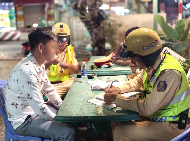 TP.HCM: Hơn 130 t&agrave;i xế vi phạm nồng độ cồn bị xử l&yacute; trong 3 ng&agrave;y nghỉ lễ- Ảnh 2.