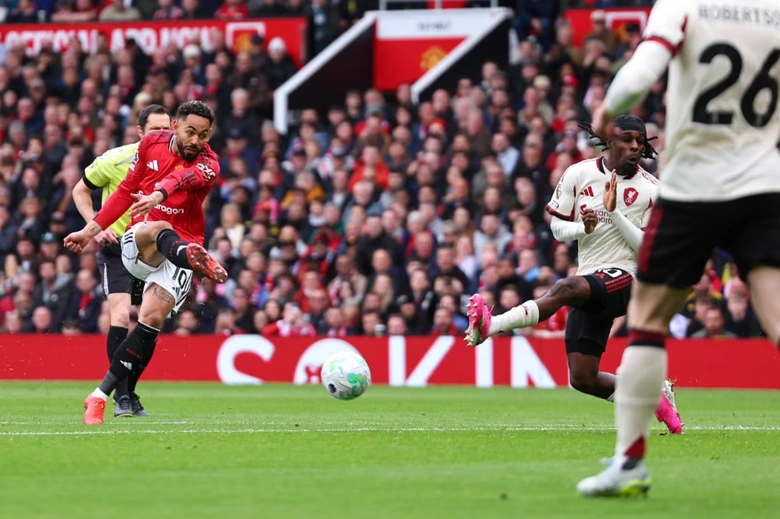 Đ&aacute;nh bại Liverpool, MU ch&iacute;nh thức gi&agrave;nh v&eacute; dự C&uacute;p C1- Ảnh 1.