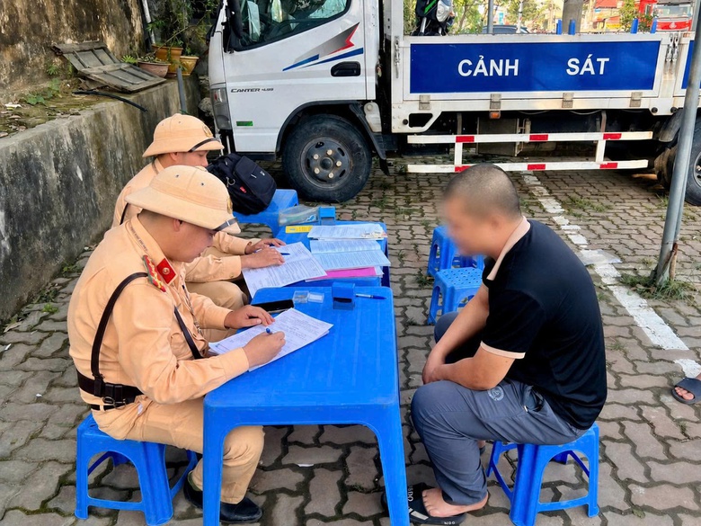 Dịp nghỉ lễ 30/4 - 1/5: Tai nạn giao th&ocirc;ng giảm cả ba ti&ecirc;u ch&iacute; ở nhiều địa phương- Ảnh 4.