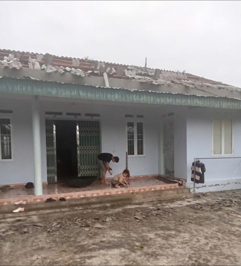 Gi&ocirc;ng lốc k&egrave;m mưa đ&aacute; t&agrave;n ph&aacute; Th&aacute;i Nguy&ecirc;n, nhiều người tho&aacute;t nạn trong gang tấc- Ảnh 8.