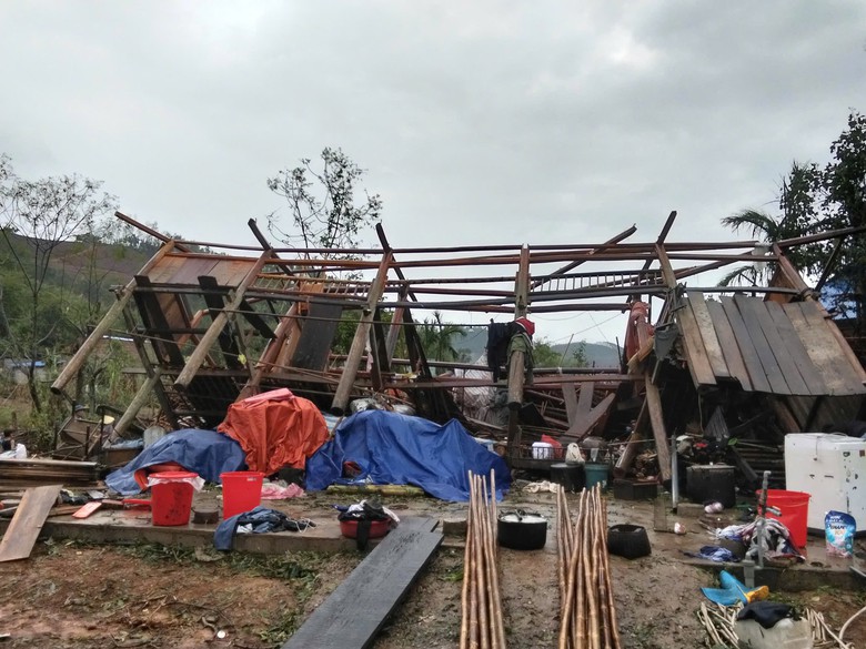 Gi&ocirc;ng lốc k&egrave;m mưa đ&aacute; t&agrave;n ph&aacute; Th&aacute;i Nguy&ecirc;n, nhiều người tho&aacute;t nạn trong gang tấc- Ảnh 18.