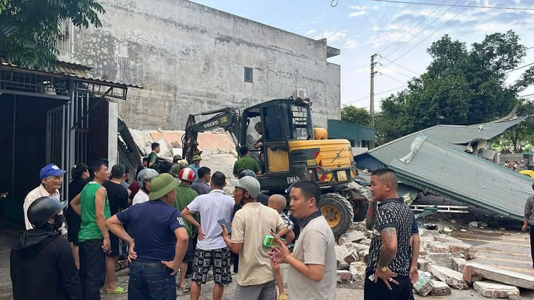 Quảng Ninh: Sập nh&agrave; khi sửa chữa khiến 1 người tử vong, 2 người bị thương- Ảnh 1.