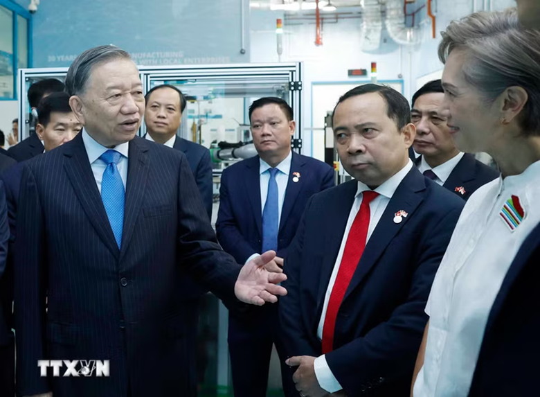 Tổng B&iacute; thư, Chủ tịch nước T&ocirc; L&acirc;m thăm c&aacute;c cơ sở c&ocirc;ng nghệ tại Singapore- Ảnh 3.