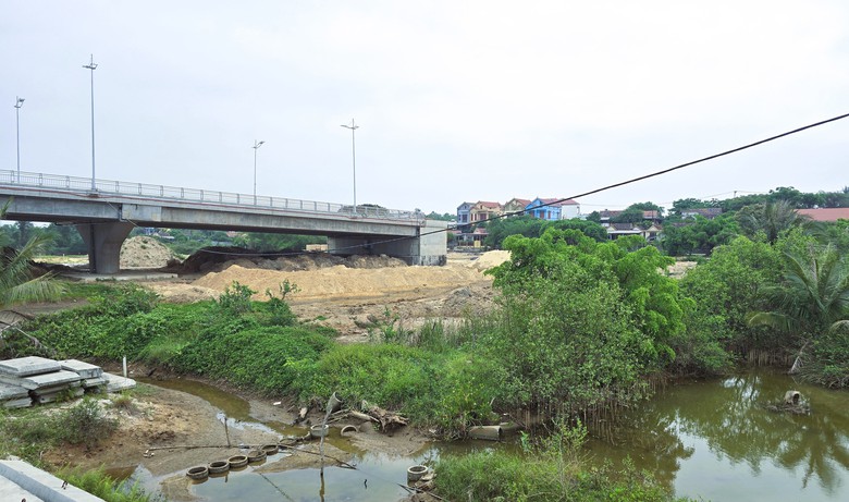 Tháo gỡ mặt bằng, sớm hoàn thành công trình cầu 1.300 tỷ đồng ở Quảng Trị trong năm 2026- Ảnh 10. Tháo gỡ mặt bằng, sớm hoàn thành công trình cầu 1.300 tỷ đồng ở Quảng Trị trong năm 2026- Ảnh 10.