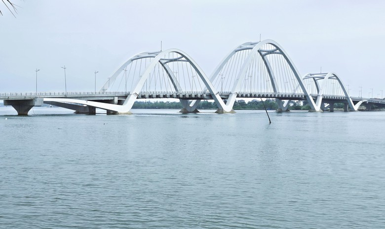 Tháo gỡ mặt bằng, sớm hoàn thành công trình cầu 1.300 tỷ đồng ở Quảng Trị trong năm 2026- Ảnh 3. Tháo gỡ mặt bằng, sớm hoàn thành công trình cầu 1.300 tỷ đồng ở Quảng Trị trong năm 2026- Ảnh 3.