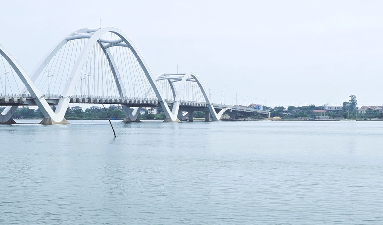 Tháo gỡ mặt bằng, sớm hoàn thành công trình cầu 1.300 tỷ đồng ở Quảng Trị trong năm 2026- Ảnh 8. Tháo gỡ mặt bằng, sớm hoàn thành công trình cầu 1.300 tỷ đồng ở Quảng Trị trong năm 2026- Ảnh 8.