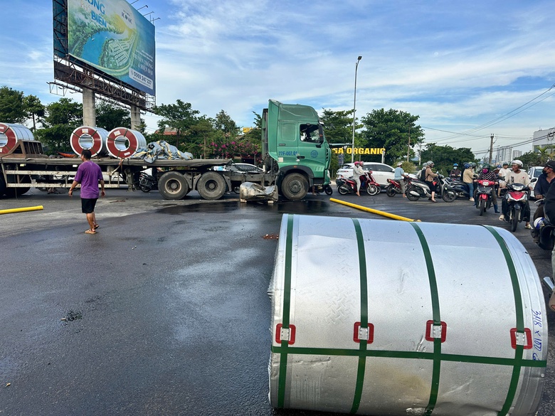 Gia Lai: Tăng cường xử lý xe chở tôn cuộn không đảm bảo an toàn- Ảnh 2. Gia Lai: Tăng cường xử lý xe chở tôn cuộn không đảm bảo an toàn- Ảnh 2.