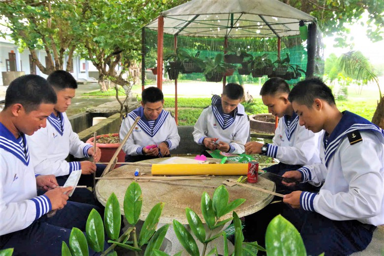 Rộn r&agrave;ng chuẩn bị tết Thiếu nhi ở Trường Sa- Ảnh 7.