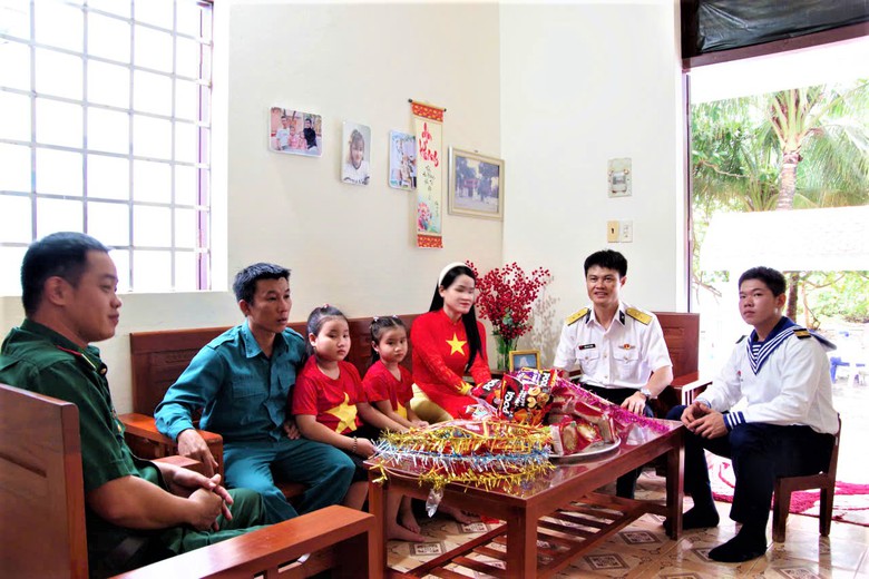 Rộn r&agrave;ng chuẩn bị tết Thiếu nhi ở Trường Sa- Ảnh 9.