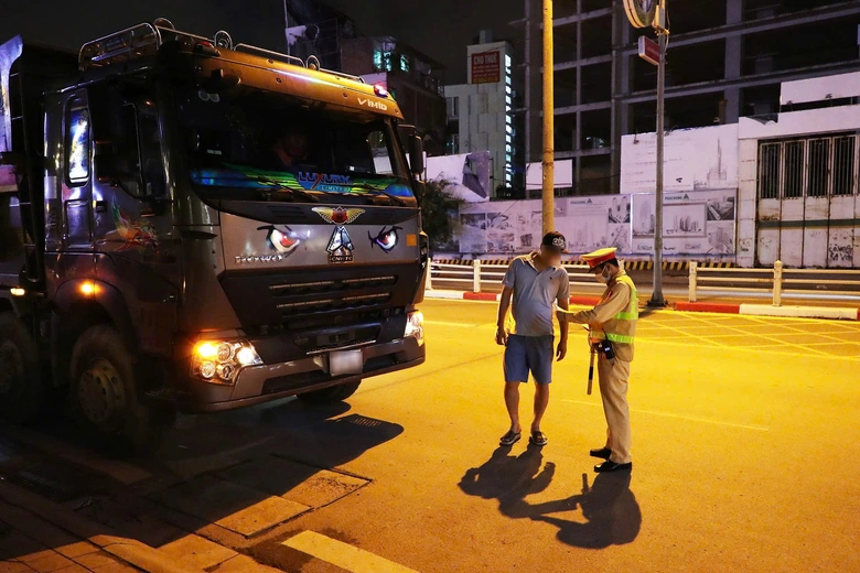 Doanh nghiệp vận tải, đơn vị thi c&ocirc;ng s&acirc;n H&ugrave;ng Vương k&yacute; cam kết kh&ocirc;ng vi phạm giao th&ocirc;ng- Ảnh 1.