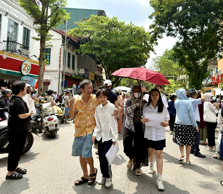 Gi&aacute;o vi&ecirc;n đ&aacute;nh gi&aacute; đề thi To&aacute;n lớp 10 H&agrave; Nội 2026: Kh&ocirc;ng đ&aacute;nh đố, vẫn ph&acirc;n h&oacute;a tốt- Ảnh 6.