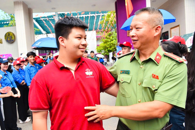 Gi&aacute;o vi&ecirc;n đ&aacute;nh gi&aacute; đề thi To&aacute;n lớp 10 H&agrave; Nội 2026: Kh&ocirc;ng đ&aacute;nh đố, vẫn ph&acirc;n h&oacute;a tốt- Ảnh 1.