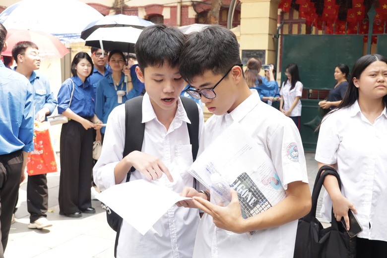 Gi&aacute;o vi&ecirc;n đ&aacute;nh gi&aacute; đề thi To&aacute;n lớp 10 H&agrave; Nội 2026: Kh&ocirc;ng đ&aacute;nh đố, vẫn ph&acirc;n h&oacute;a tốt- Ảnh 2.
