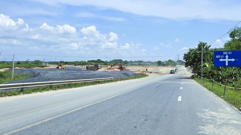 Hai nút thắt mặt bằng được tháo gỡ, dự án hơn 415 tỷ đồng ở Quảng Trị tăng tốc về đích- Ảnh 16. Hai nút thắt mặt bằng được tháo gỡ, dự án hơn 415 tỷ đồng ở Quảng Trị tăng tốc về đích- Ảnh 16.