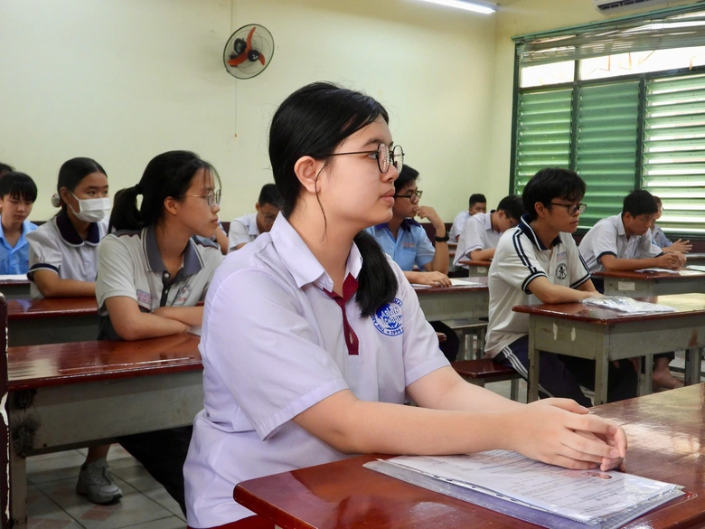 Hơn 151.000 th&iacute; sinh TP.HCM bước v&agrave;o kỳ thi lớp 10 lớn nhất từ trước đến nay- Ảnh 1.