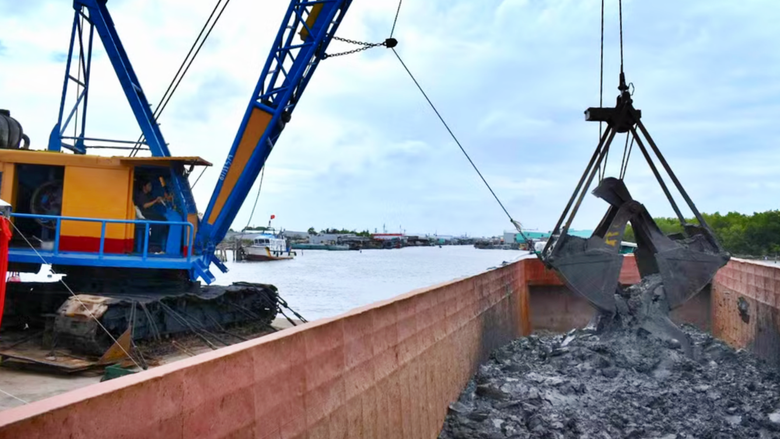 C&agrave; Mau: Nạo v&eacute;t kết hợp thu hồi sản phẩm, khơi th&ocirc;ng đường thủy phục vụ d&acirc;n sinh- Ảnh 2.