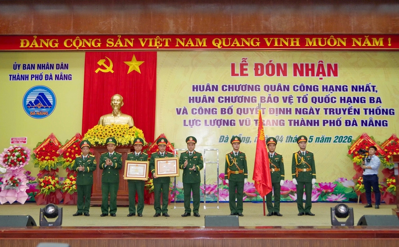 Bộ Chỉ huy qu&acirc;n sự TP Đ&agrave; Nẵng đ&oacute;n nhận Hu&acirc;n chương Qu&acirc;n c&ocirc;ng hạng Nhất- Ảnh 1.